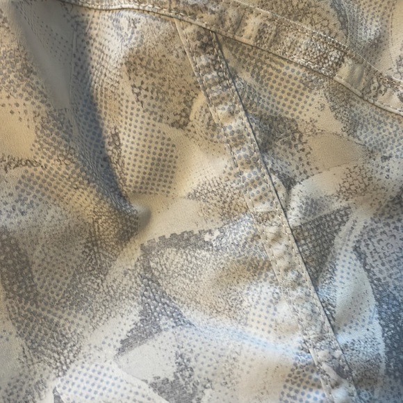 Lululemon Tracker Low-Rise Short - Picture 6 of 11